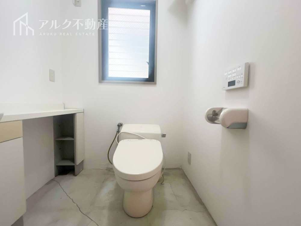 トイレは1階・2階に設置がございます