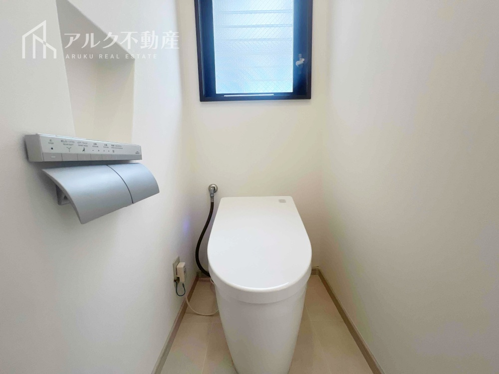 トイレは1階・2階に設置がございます