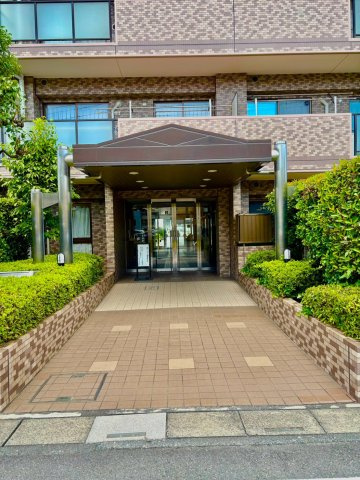 ■東武スカイツリーライン「新越谷」駅徒歩6分！　■新規内装リフォーム　■6階・南向きのお部屋です！