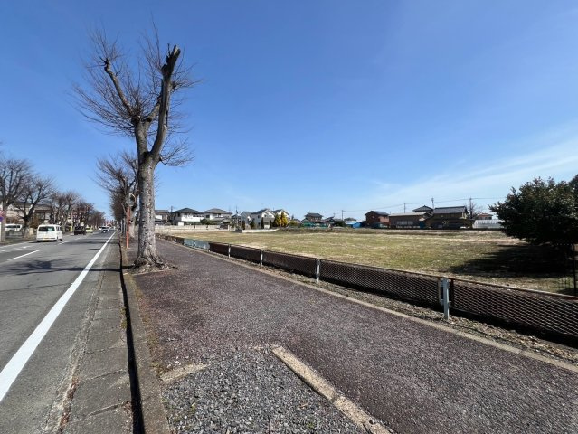 久喜市西（全28区画）21号地　現地写真　車通りが少ない静かな住宅街で、周囲の環境も整っています。お子様やペットと安心して暮らせる場所です。