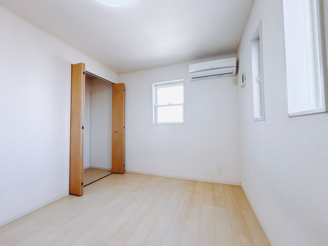 ■2階洋室｜2階各居室には収納をご用意しています♪常にお部屋を綺麗に保てます！小さなお子様も自然とお片付けができるようになるのでうれしいですよね！