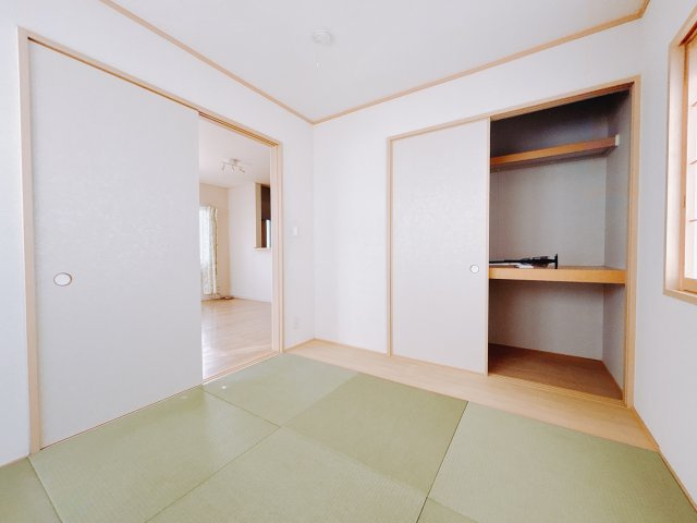 ■1階和室｜和室でしか味わえない畳ならではの香りや素材で和のやすらぎを感じてください♪休日はお子様とお昼寝するのにも最適です！