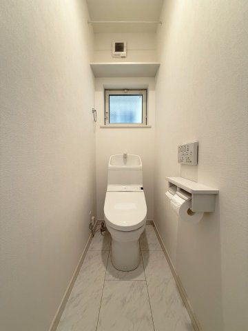 【トイレ】ニオイや湿気がこもらない、便利な窓付きトイレ