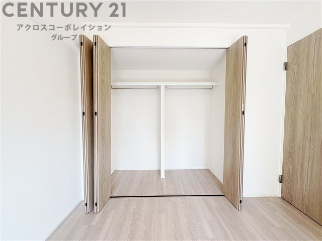 衣類やアクセサリー、小物類の収納が便利で整理整頓がしやすく、部屋の美観を保ちつつ、スペースを最大限に活用できます。衣服のしわやダメージを防ぎ、長持ちさせることができます。