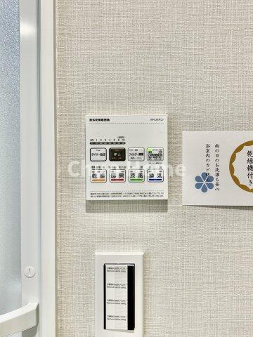【浴室乾燥機】暖房・冷風・換気・乾燥が可能です。毎日を快適に過ごせるうれしい機能が揃っています。雨の日の洗濯物も安心です。