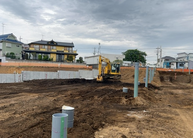 土地を買う際、住む地域の自治体や福祉の補助制度にも注目してみましょう。子供や老人の医療補助やゴミ出しのルールなど、自治体によってルールに大きな違いがあるため、暮らしやすい土地で判断するとよいでしょう。