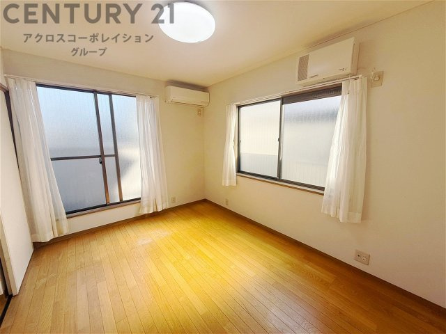 子供部屋…創造性や成長を促す遊びの空間を提供。学習や趣味に集中できる環境を整えます。個別のプライベートスペースは自己表現と自立心を育み、心地よい睡眠環境を整えリラックスできる場所を提供。