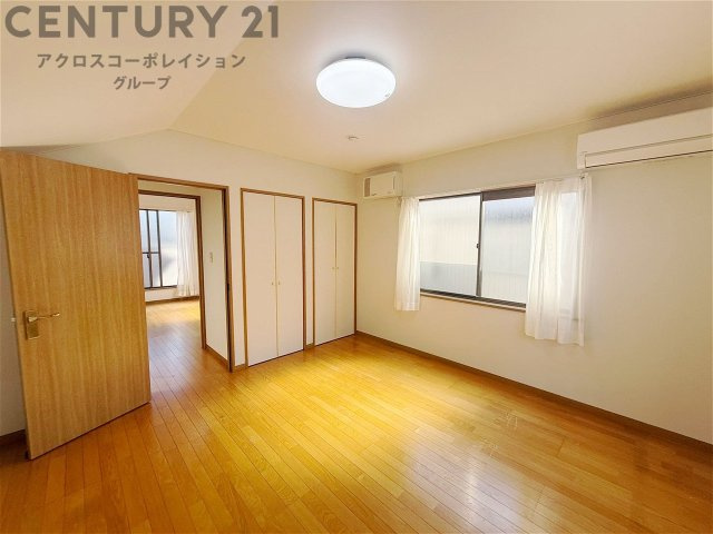 衣類やアクセサリー、小物類の収納が便利で整理整頓がしやすく、部屋の美観を保ちつつ、スペースを最大限に活用できます。衣服のしわやダメージを防ぎ、長持ちさせることができます。
