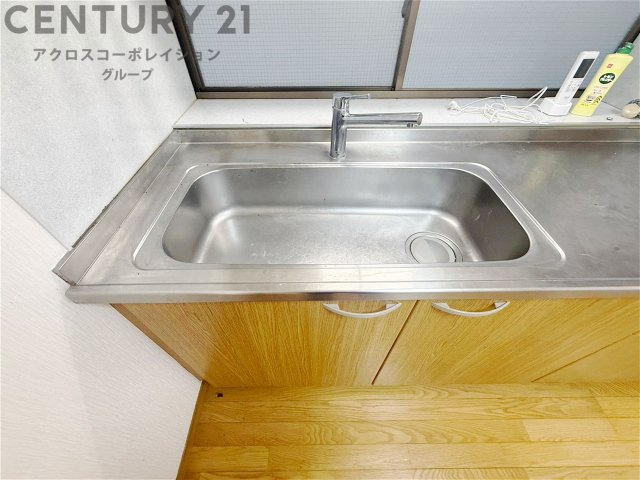 多数の調理器具を同時に使用でき、料理の効率化が可能。省エネで節約になり、様々な料理スタイルに適応できます。また、火力調整が独立しており、手入れや掃除もしやすく、今よりもっとお料理が楽しくなるかも。