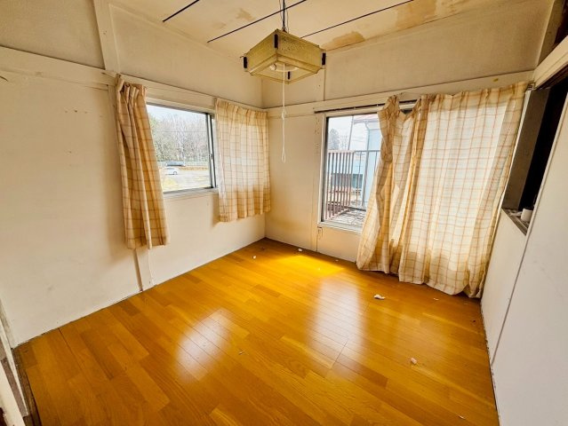 明るい洋室です