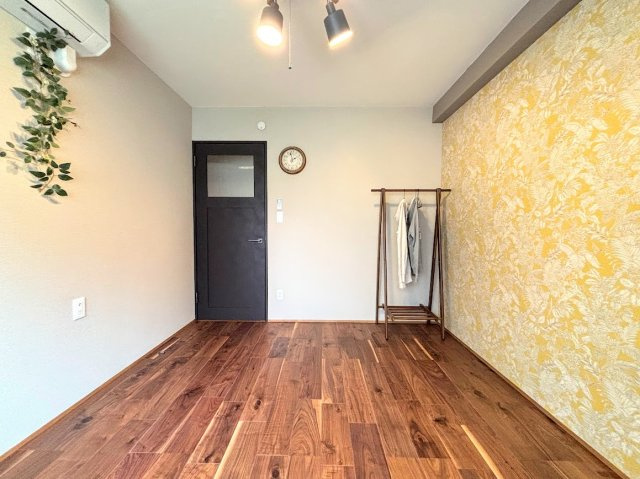 ◆室内はいつも明るい印象なので気持ちの良い朝を迎えられます。各部屋にはクローゼットを完備しており、収納が多いお家はすっきりして快適空間です。