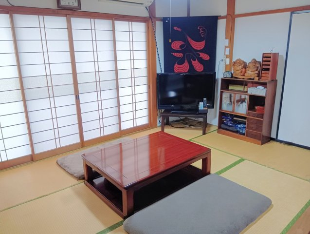 DK隣は風情ある掘りごたつ付き和室です。家族や友人と自然に集まり、心安らぐ時間を楽しめます。