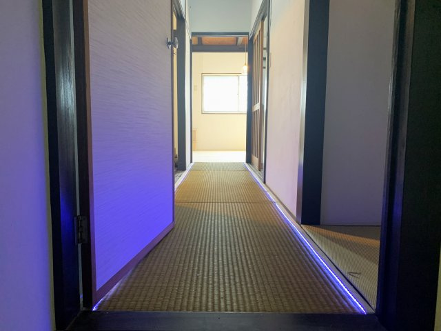 ～広々とした通路～