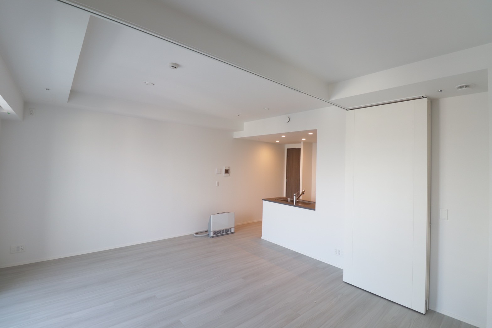 【リビングダイニング】床暖房もあり冬も暖かくお過ごしいただけます◎