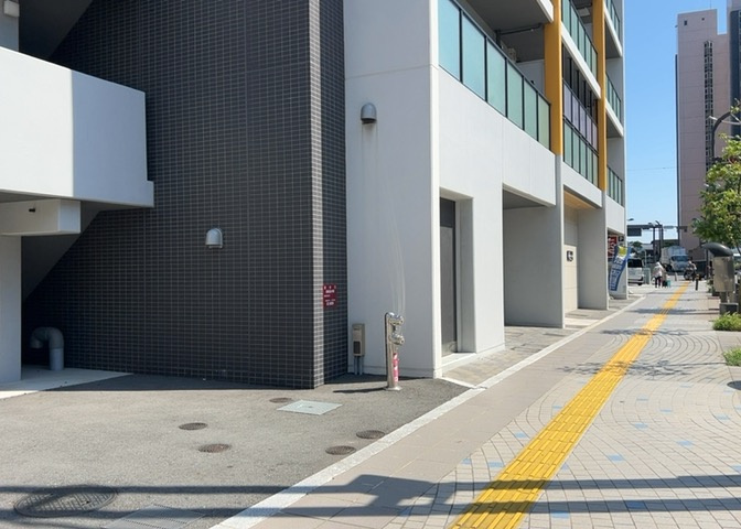物件によっては、入居者が個人的に使用できる専用庭がついているものもあります。また、住宅の中にある土間の部分を庭と呼ぶこともあります。庭の用途は住む人によって変わり、それによってデザインもさまざまです。