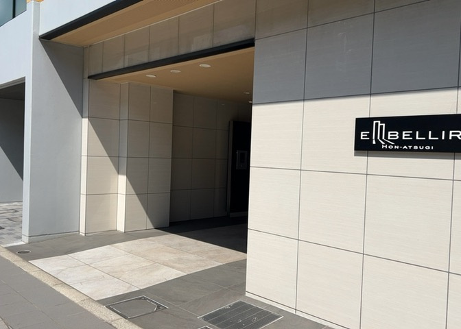 ラウンジは、マンションの共用スペースに椅子やテーブルなどを配置した利用者が寛げる空間です。屋内型ラウンジと屋外型ラウンジがあります。共用部分の管理状況と合わせて、詳細については現地でご確認ください。