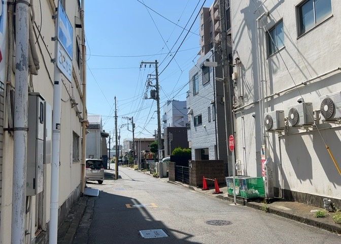 眺望を気にして物件を探す場合、前面に建物が建っていないか現地で確認しましょう！前面に建物があると景色はもちろん、日当たりや風通しにも影響が出てきます。住んだ時のことを想像しながら現地見学をしましょう。