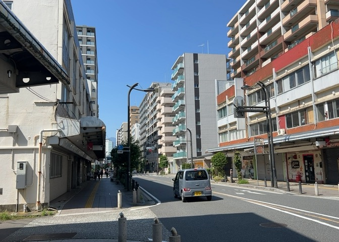 眺望の良さを楽しめるダイニングキッチンで家族団らんの時間を過ごしてはいかがでしょうか。バルコニーから見える景色を家族で眺める時間は、時間が経つのを忘れてしまいそうですね。是非、現地を見に行きましょう！