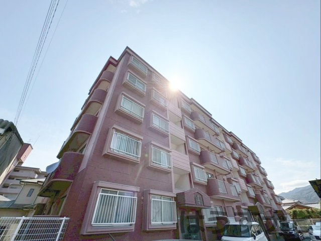 幹線道路へのアクセスも良く、お車での移動にも便利な住環境です