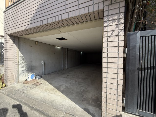 雨の日も安心のビルトインガレージ