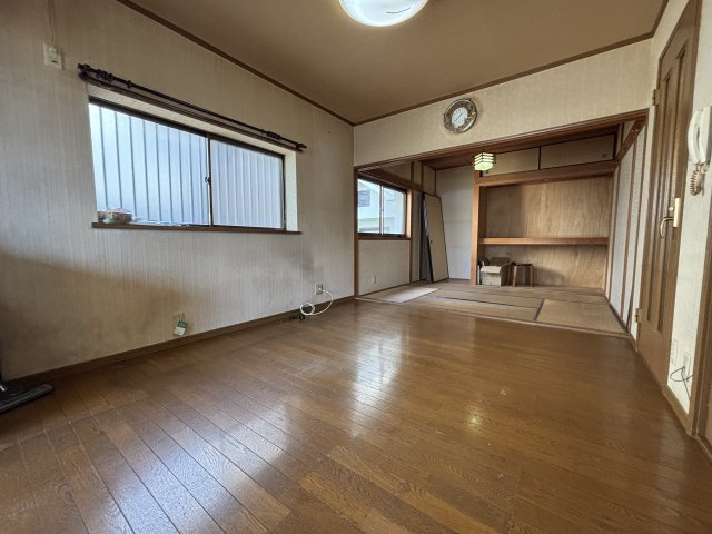 LDK約10.0帖。続き間和室約6.0帖と連動してお使いいただけます！