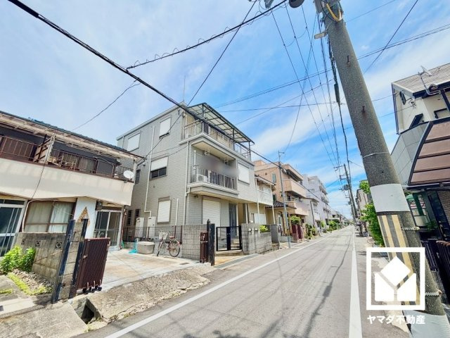 「尼崎大西郵便局」まで徒歩4分。荷物の発送や各種手続きも気軽に立ち寄れる、日常の利便性を高める距離感です。