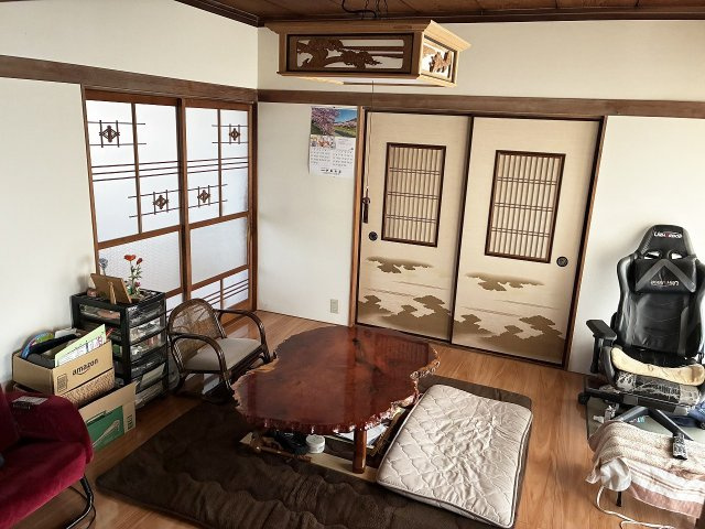 家族が集う居間スペース！ピカピカのフローリングが気持ち良い！