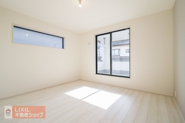 【洋室】現地完成写真。陽当たりや通風が心地よい洋室♪