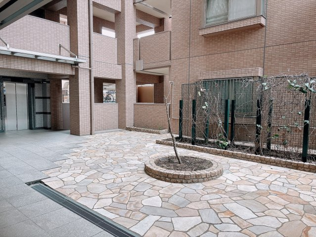 【共用部分　中庭】