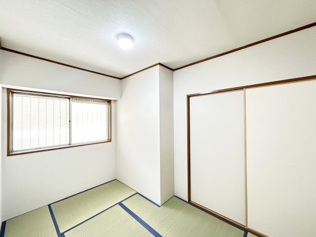 押入完備の約6帖和室♪