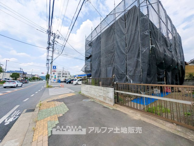 前面道路含む現地写真です