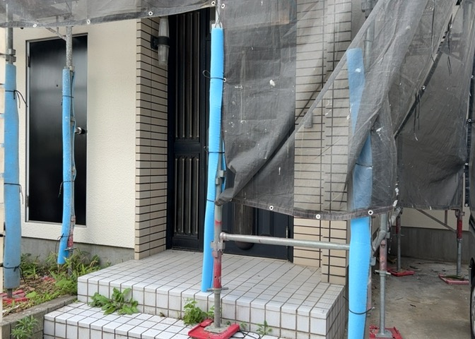 玄関は家の顔と言っても過言ではありません。現地を見学する際は玄関の広さや全体のバランスなどを見てみるといいでしょう。一般的なアプローチのしやすさだけではなく、お年寄りにも優しい設計のものだと安心です。