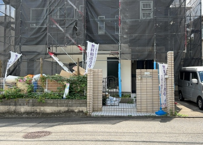 住宅用の土地では前面道路に2m以上接していなければならないと法律で定められています。しかし、お持ちの車のサイズやライフスタイルなどにより、2mでは利便が悪い場合もございますので、事前に確認しましょう。