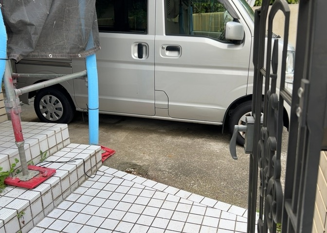 駐車場と明記されていても、最小スペースでつくられた駐車場だと大型車は駐車できなかったり、出入りしにくくなったりする可能性があります。お車のサイズと購入したい物件の駐車場のサイズを現地で確認しましょう。