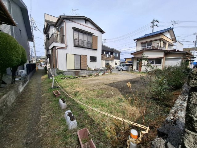 ▼西側から見た駐車場