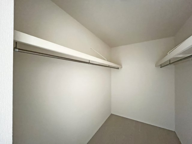 2階には大容量のW.I.Cがあり、お気に入りの洋服を綺麗に収納できます　