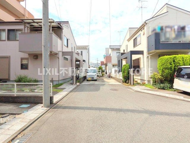 小学校・中学校が近く、子育て環境良好。小さなお子様がいる方には、安心な立地になっております。