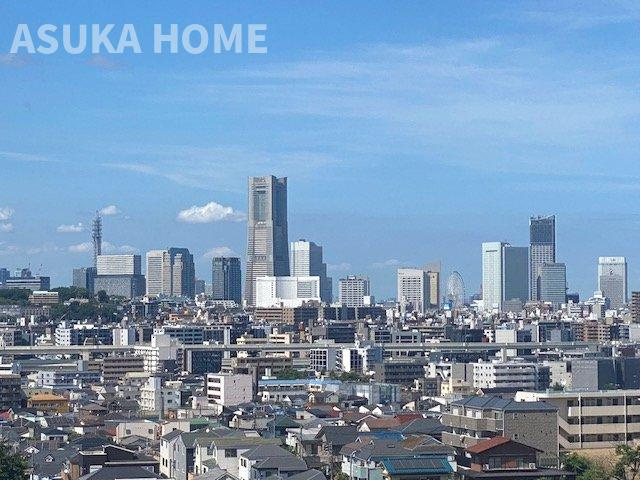 みなとみらいが一望できる横濱らしいすばらしい眺望です。