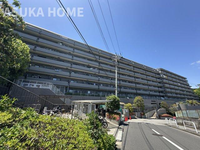 161戸の大規模マンションなので管理体型も良好！24時間常駐のコンシェルジュやプールなど共有施設◎