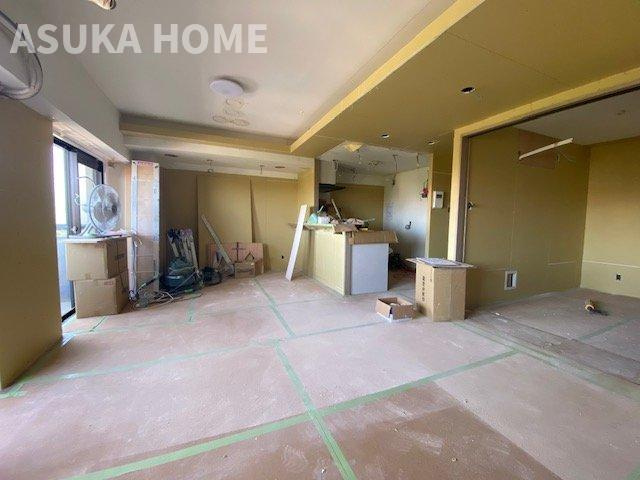 LDKと隣接した洋室は、リビングを広く使う事もできるので汎用性が高い間取りになってます。
