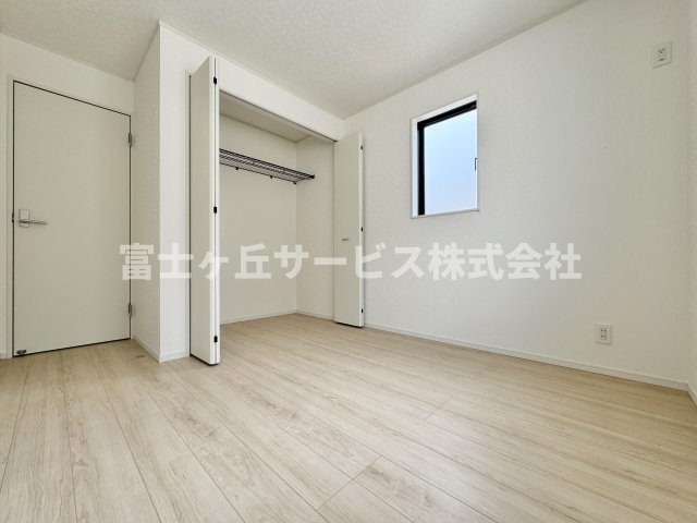 子供部屋としても使える洋室です