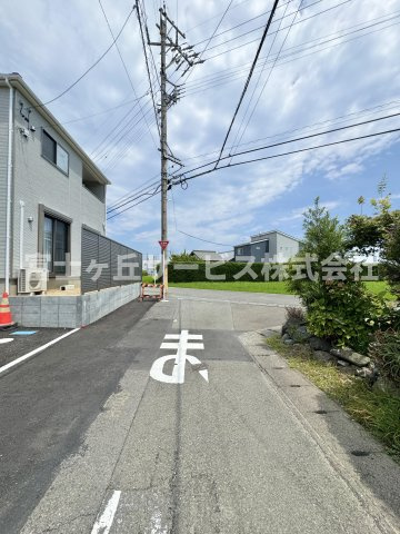 前面道路含む現地写真です