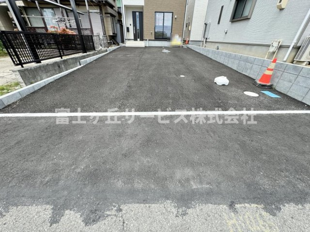 車種により4台駐車可能です