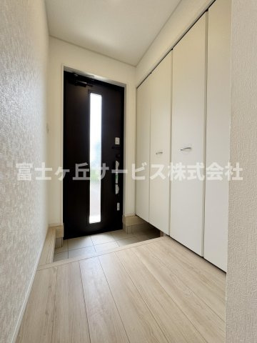 収納もある玄関です