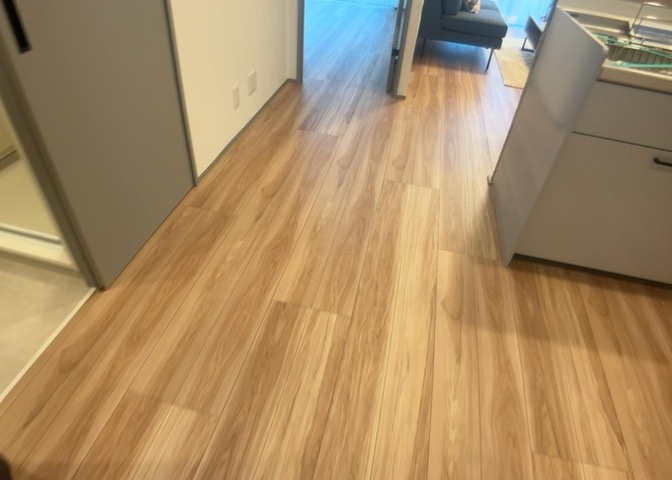 内装はとにかくおしゃれなものがいい！と選ぶ前に、まず住んだ後のことを想像してみましょう。住んでみたらコンセントの位置が悪くて使いにくいなど出てきます。事前にどの家電をどこに置くか想定しておきましょう。