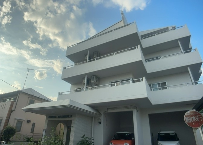 外観はマンション管理がされているかの目安になります。築年数が古いと、壁面は劣化してひび割れが生じることも！建物が古びていても細かいところが修繕されていると、きちんと管理されているなぁと感じるでしょう。