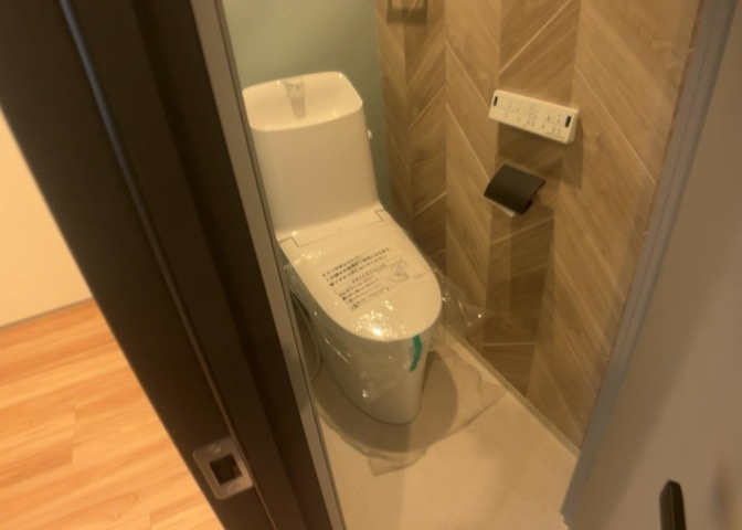 トイレは大きさや形、機能、抗菌性などが異なる多種多彩なタイプが各メーカーから出ています。それぞれに良さがあるため、事前にどういったタイプのトイレがいいのかをご家庭内で決めて、内見に行くといいでしょう。