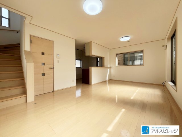 明るい光が射し込む陽だまり空間