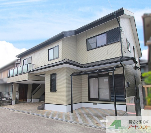 【外観】収納豊富な3階建て