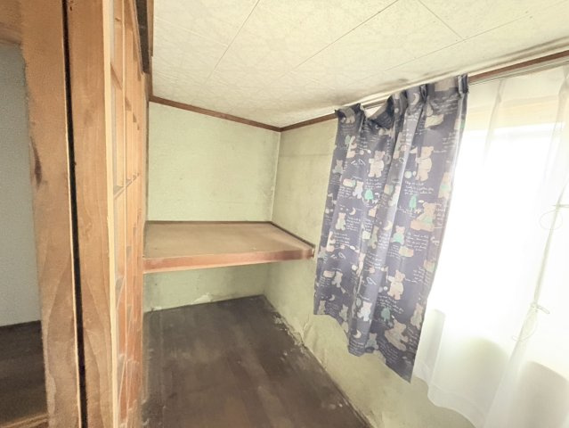 収納として使えるスペースは、趣味やDIY、ストック品の保管に便利。居室とは分けて使えるため、生活空間を圧迫しにくい点が魅力です。アイデア次第で多用途に活用でき、住まいの使い勝手を高めてくれます。